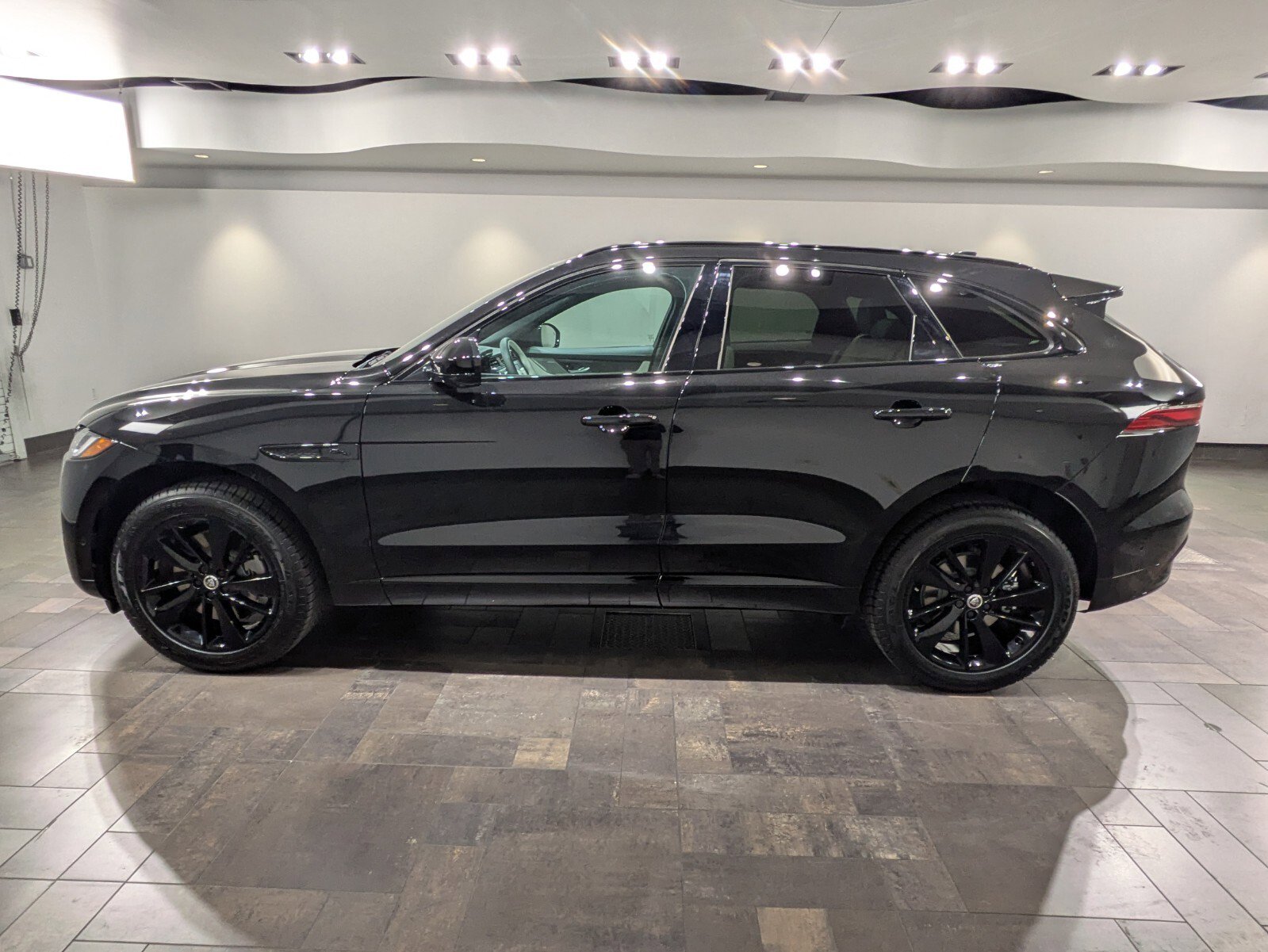 2026 Jaguar F-PACE P250 R-Dynamic S photo 3