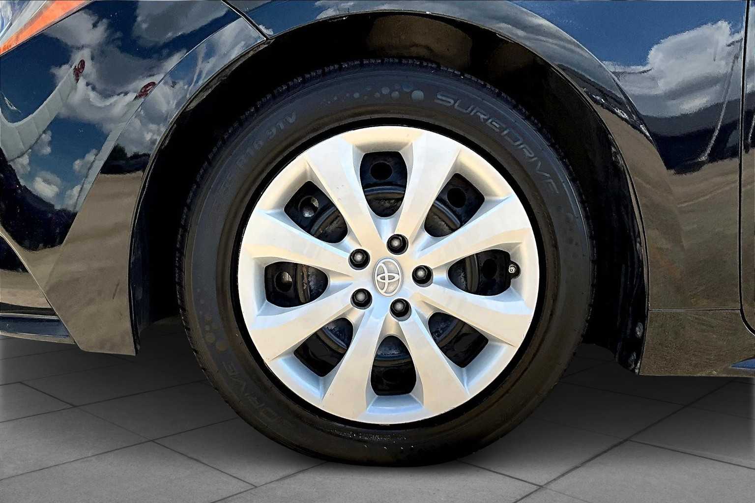 2023 Toyota Corolla LE photo 9