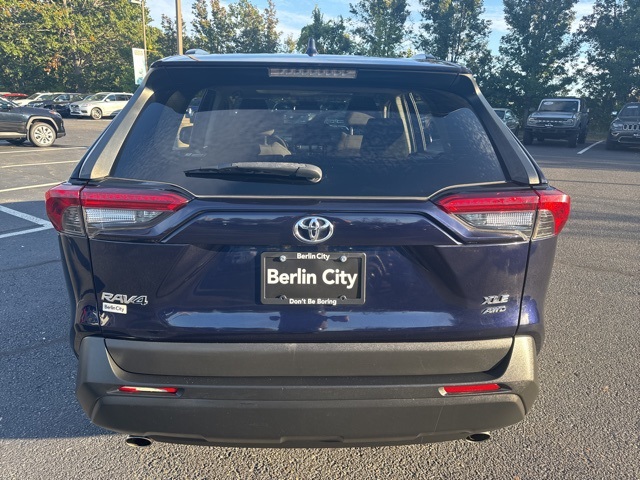 2019 Toyota RAV4 XLE photo 4