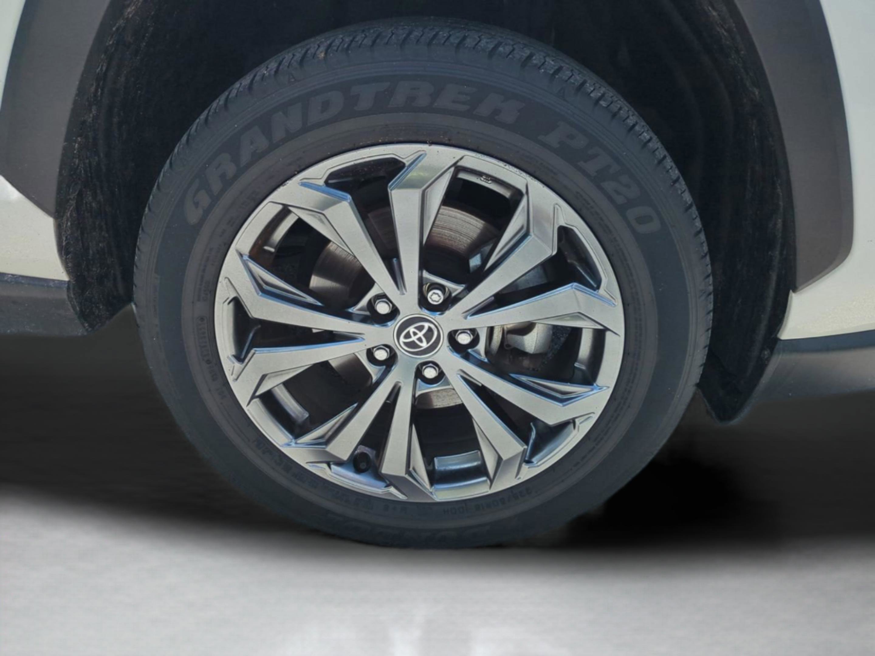 2022 Toyota RAV4 XLE Premium photo 9