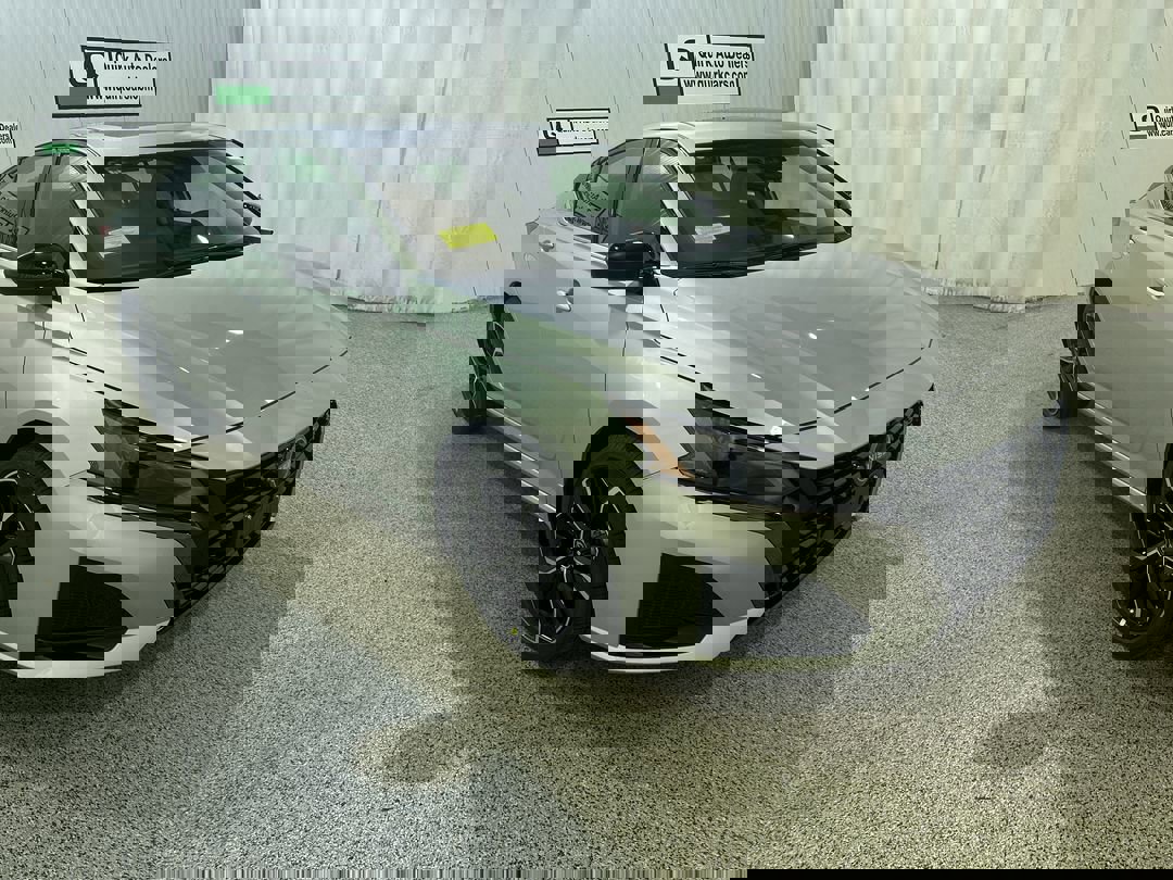 2025 Nissan Altima SR photo 3