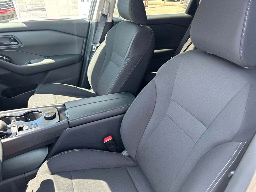 2026 Nissan Rogue S photo 4