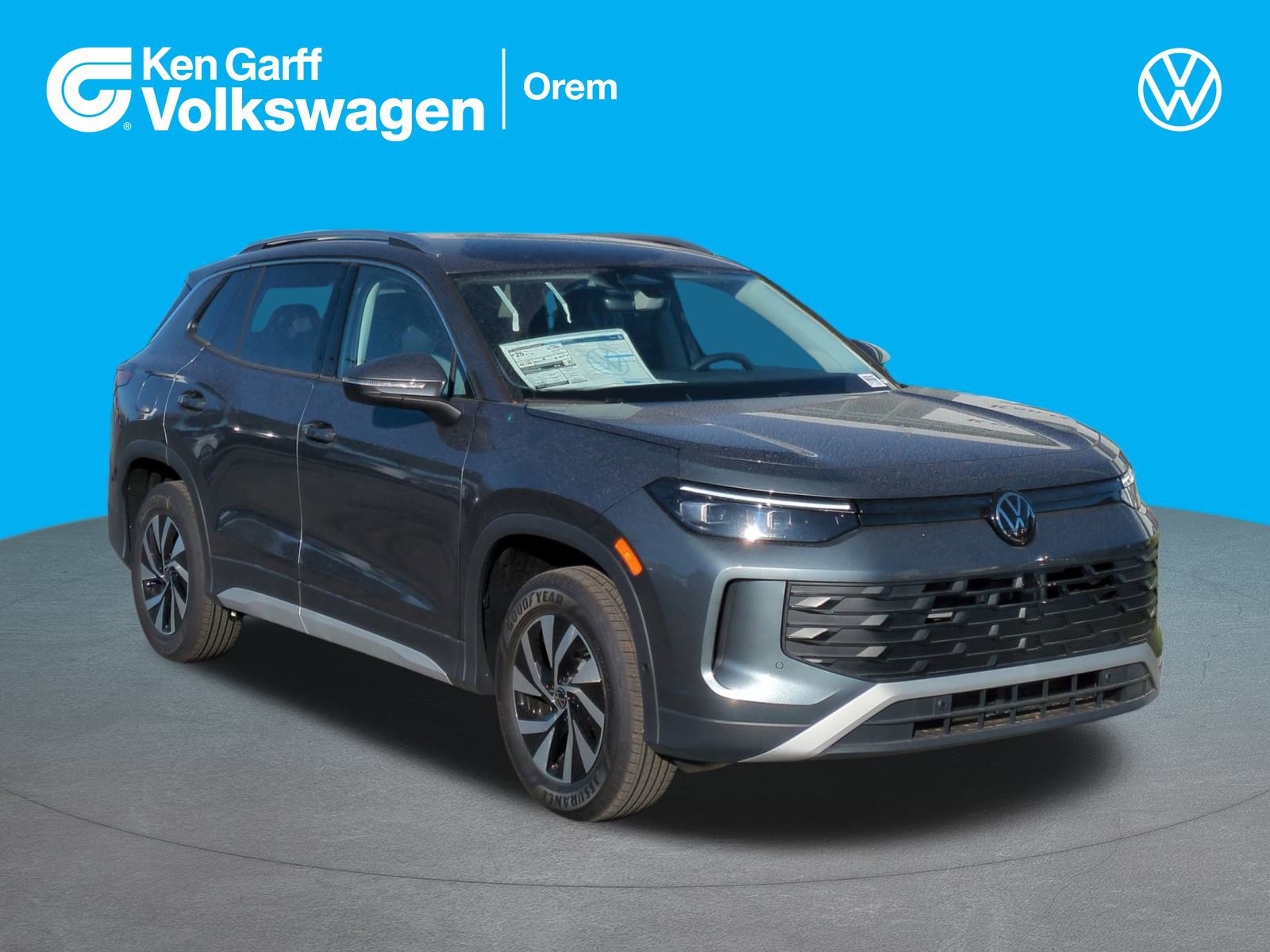 2025 Volkswagen Tiguan SE's photo