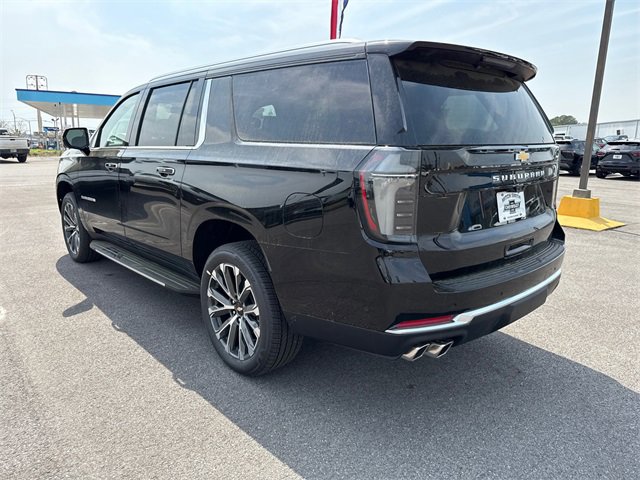 2025 Chevrolet Suburban High Country photo 3
