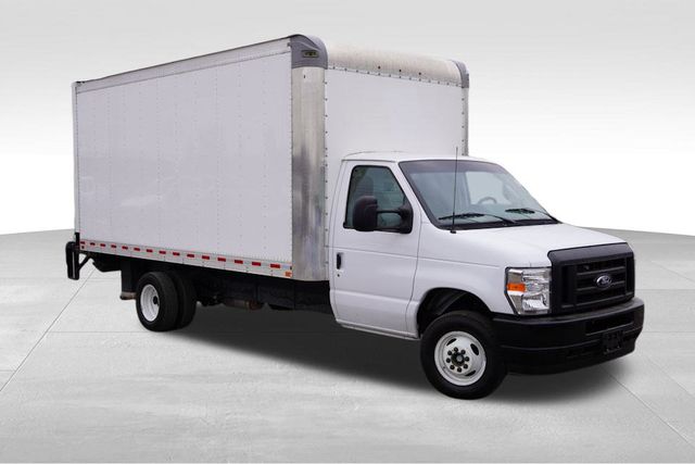 2024 Ford E-Series Cutaway Base's photo