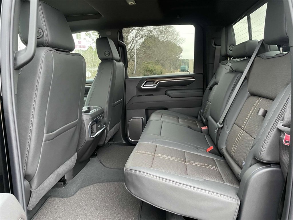 2025 Chevrolet Silverado 2500HD High Country photo 13