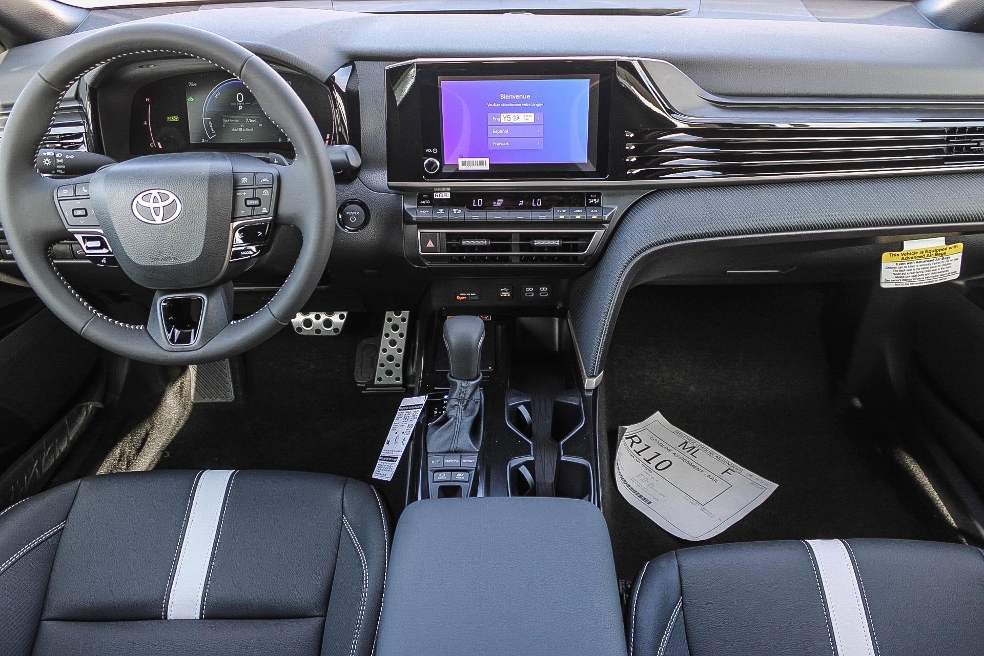2025 Toyota Camry SE photo 14