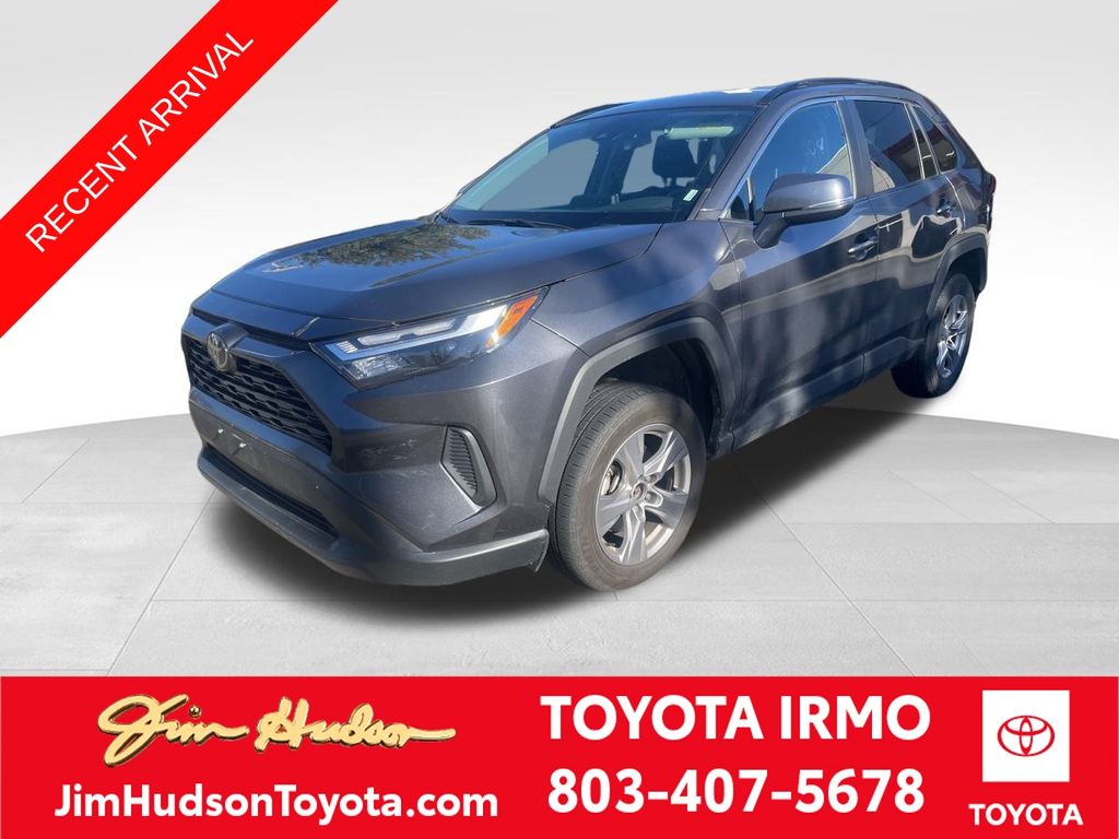 2023 Toyota RAV4 XLE's photo