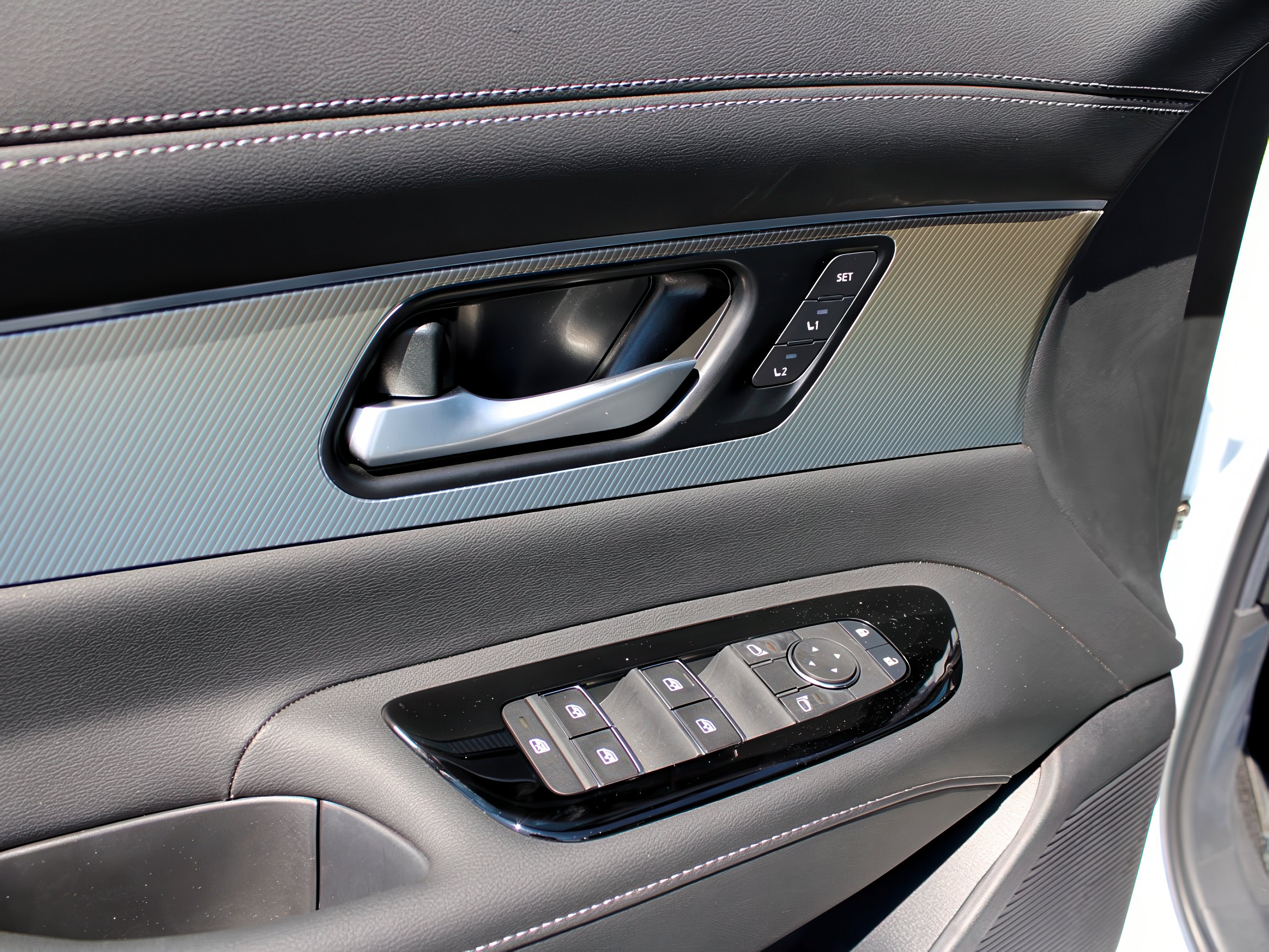 2025 Nissan Murano SL photo 12