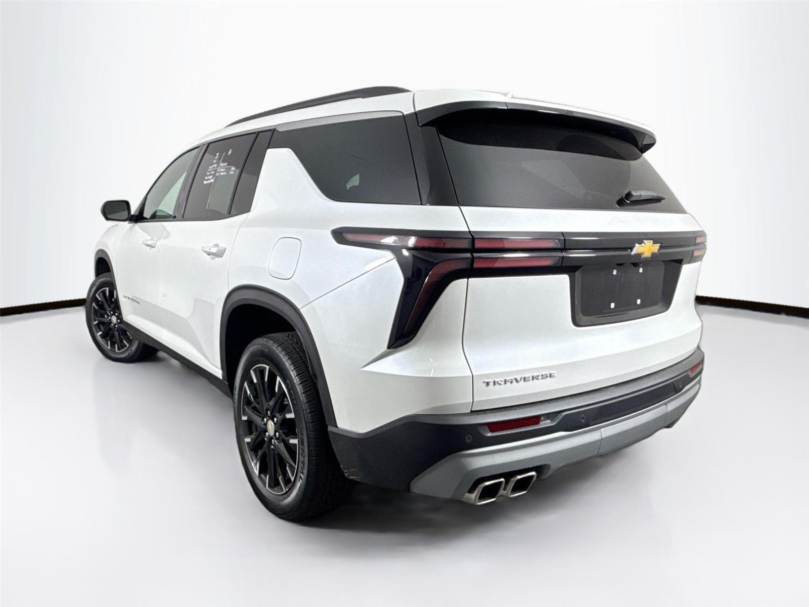 2025 Chevrolet Traverse photo 8