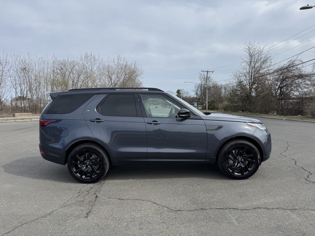 2025 Land Rover Discovery S photo 3