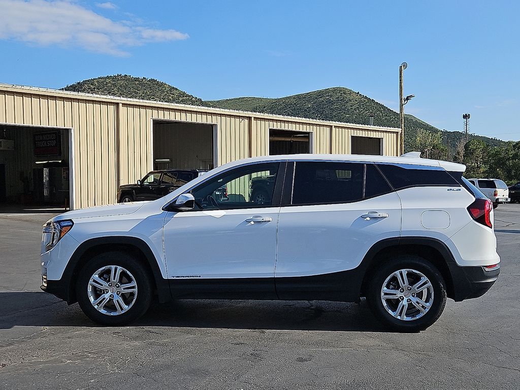 2024 Gmc Terrain SLE photo 4