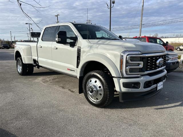 2026 Ford F-450 Super Duty Platinum's photo