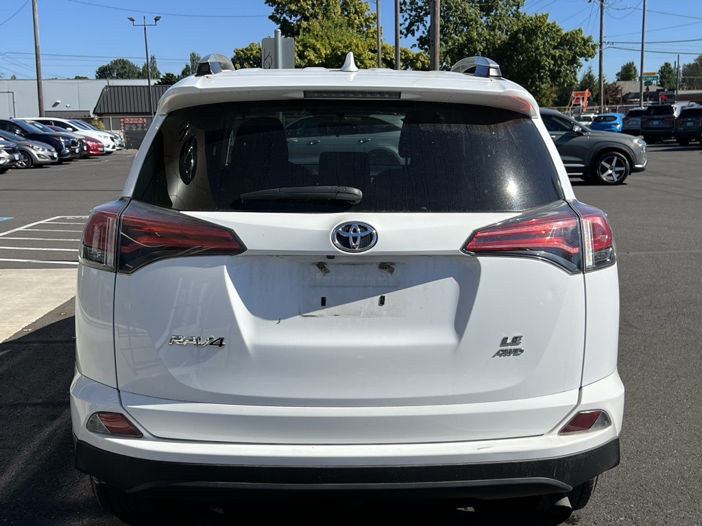 2016 Toyota RAV4 LE photo 4
