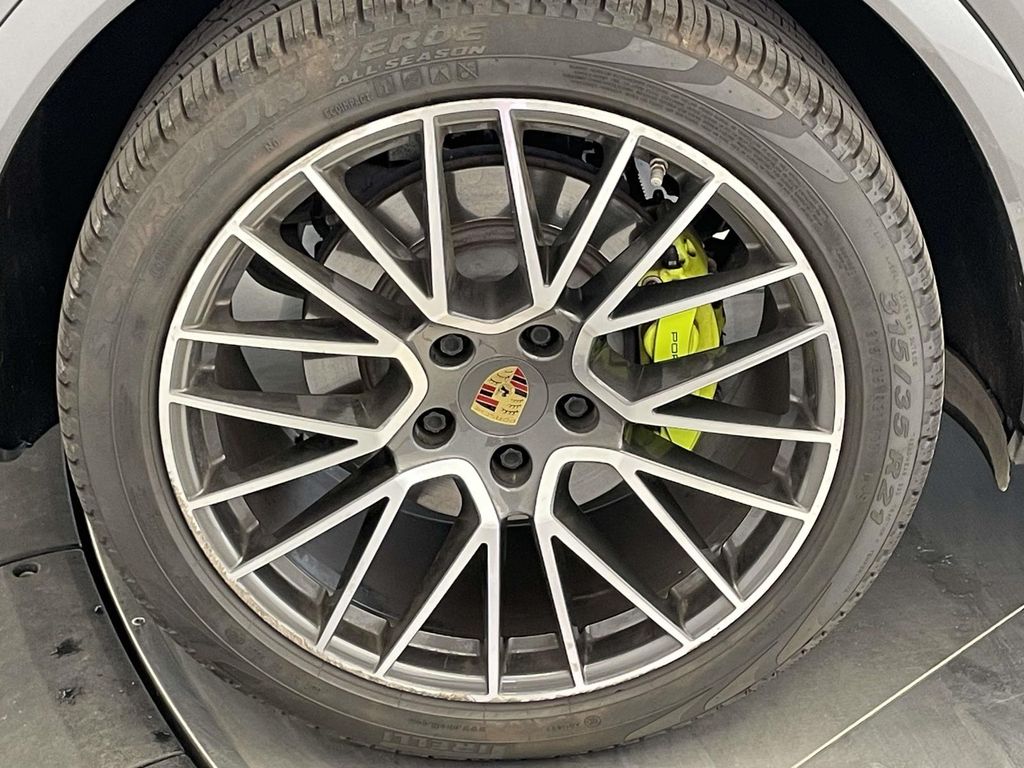 2022 Porsche Cayenne E-Hybrid Base photo 13