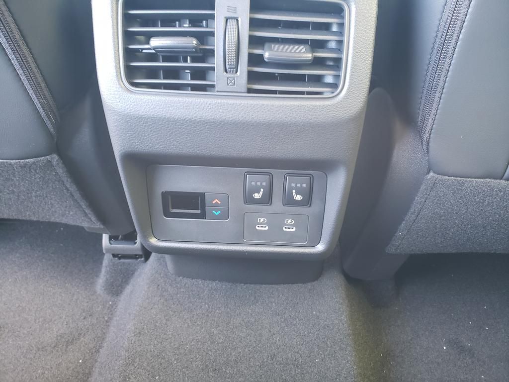 2026 Nissan Rogue Platinum photo 8