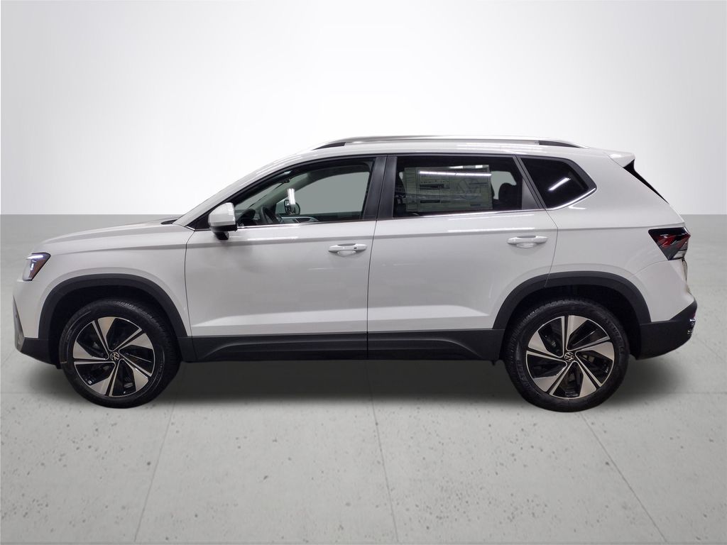 2025 Volkswagen Taos SE photo 9