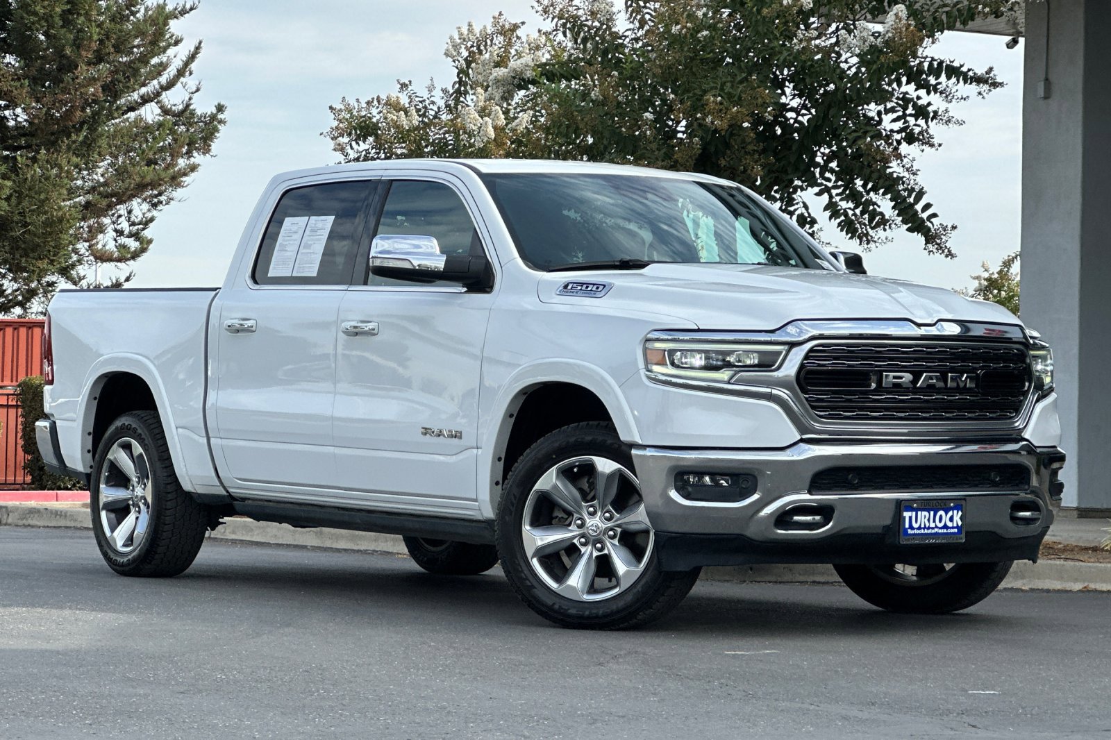 2022 Ram 1500 Limited photo 2