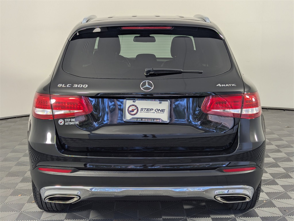 2018 Mercedes Benz GLC 300 4MATIC photo 3