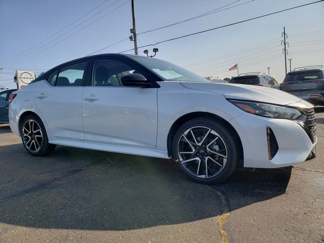 2025 Nissan Sentra SR photo 3