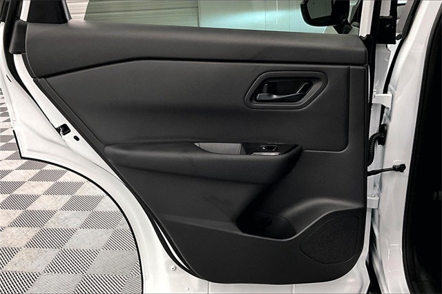 2025 Nissan Rogue S photo 28