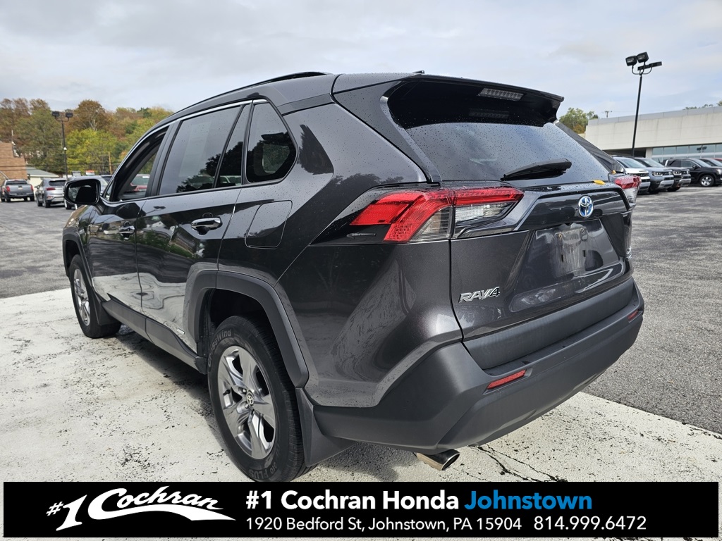 2022 Toyota RAV4 Hybrid XLE photo 3