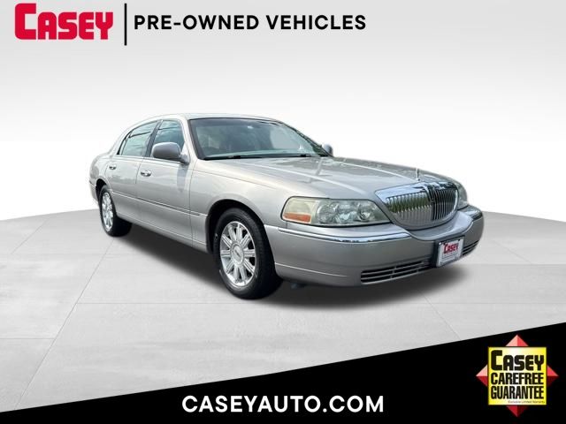 Pre-Owned 2006 Lincoln Town Car Signature RWD 4D Sedan