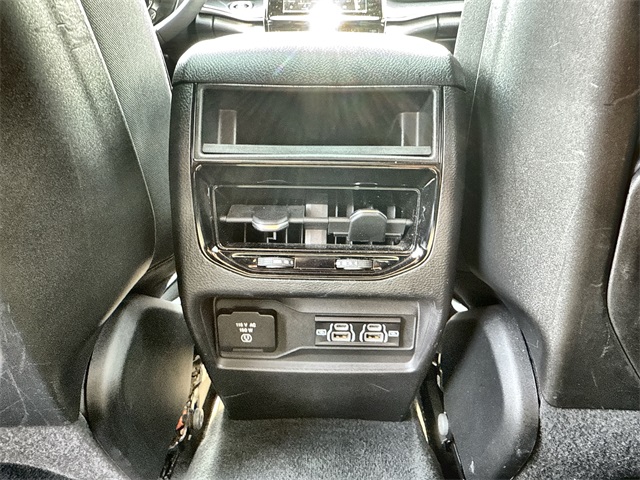 2023 Jeep Grand Cherokee Laredo Altitude photo 21