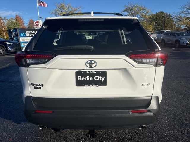 2023 Toyota RAV4 XLE photo 4
