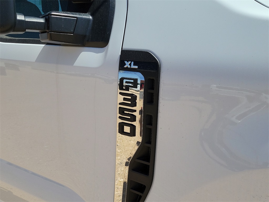 2025 Ford F-350 XL photo 13