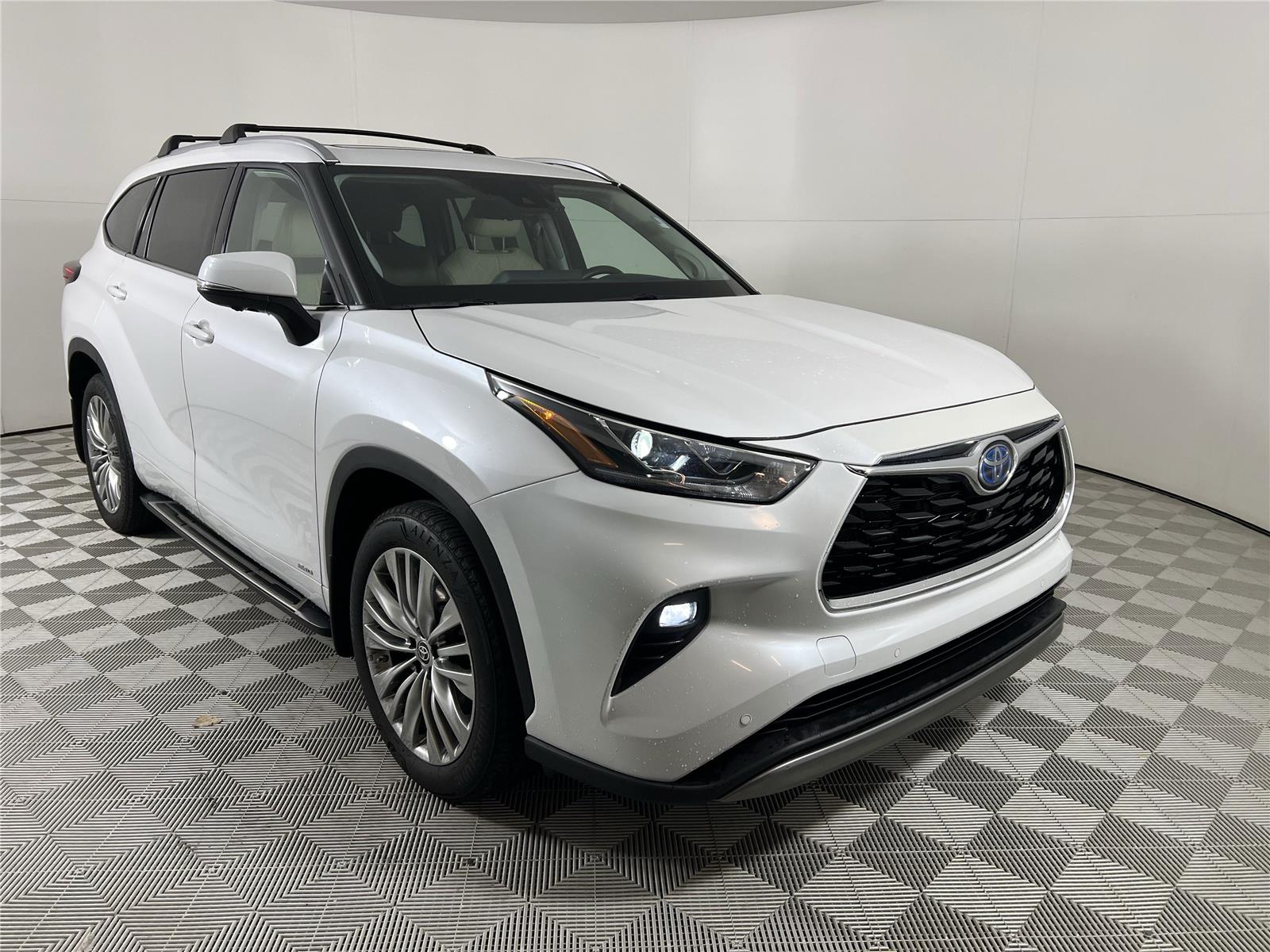 2024 Toyota Highlander Platinum's photo