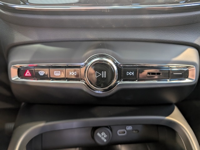 2026 Volvo XC60 B5 Plus photo 21
