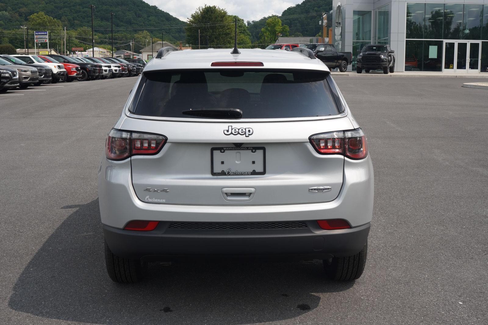 2025 Jeep Compass Latitude photo 4