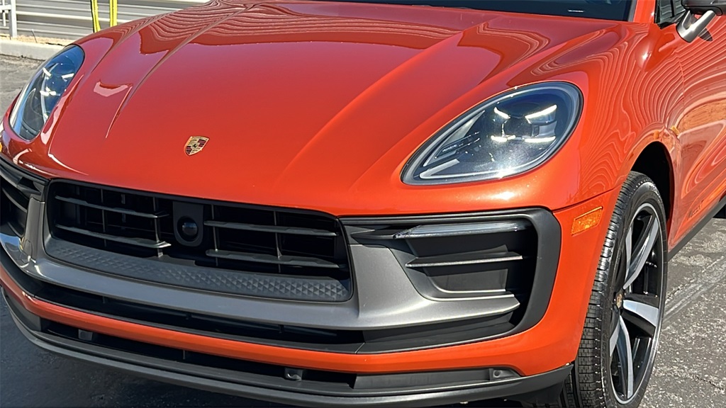 2023 Porsche Macan T photo 3