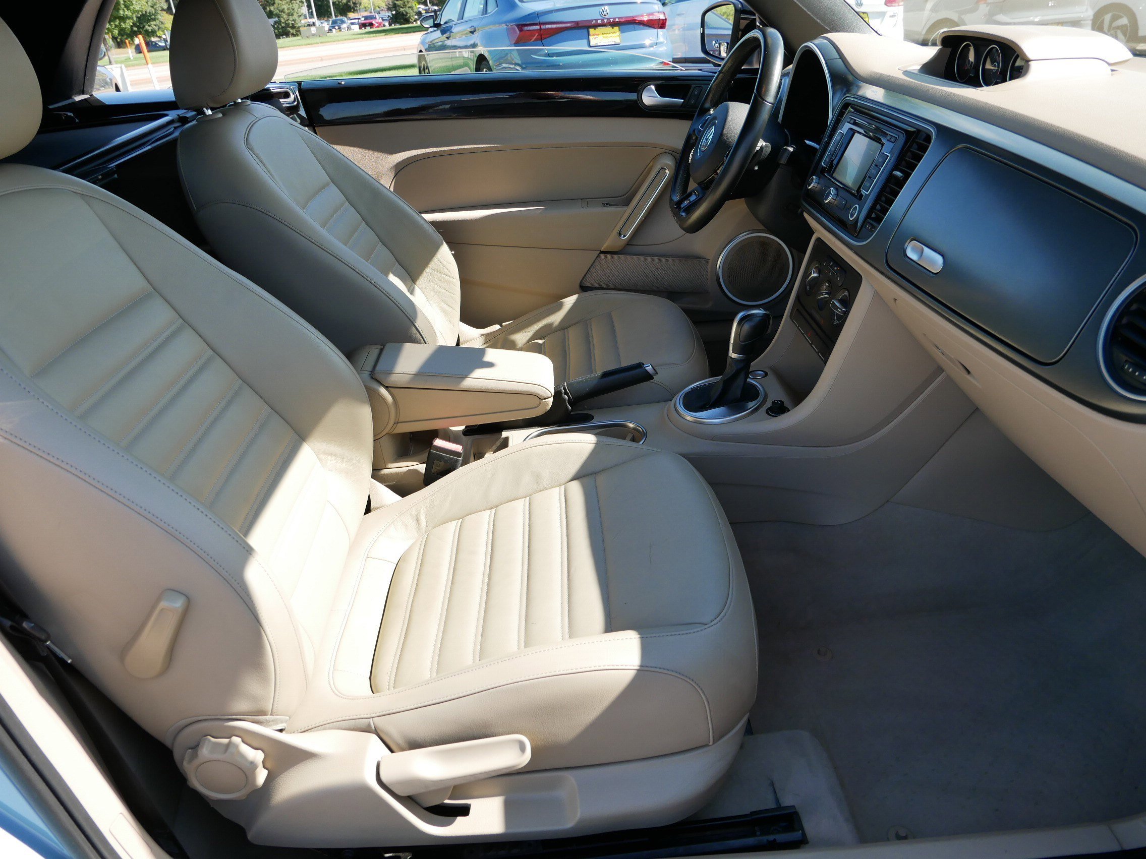 2014 Volkswagen Beetle Convertible R-Line photo 11