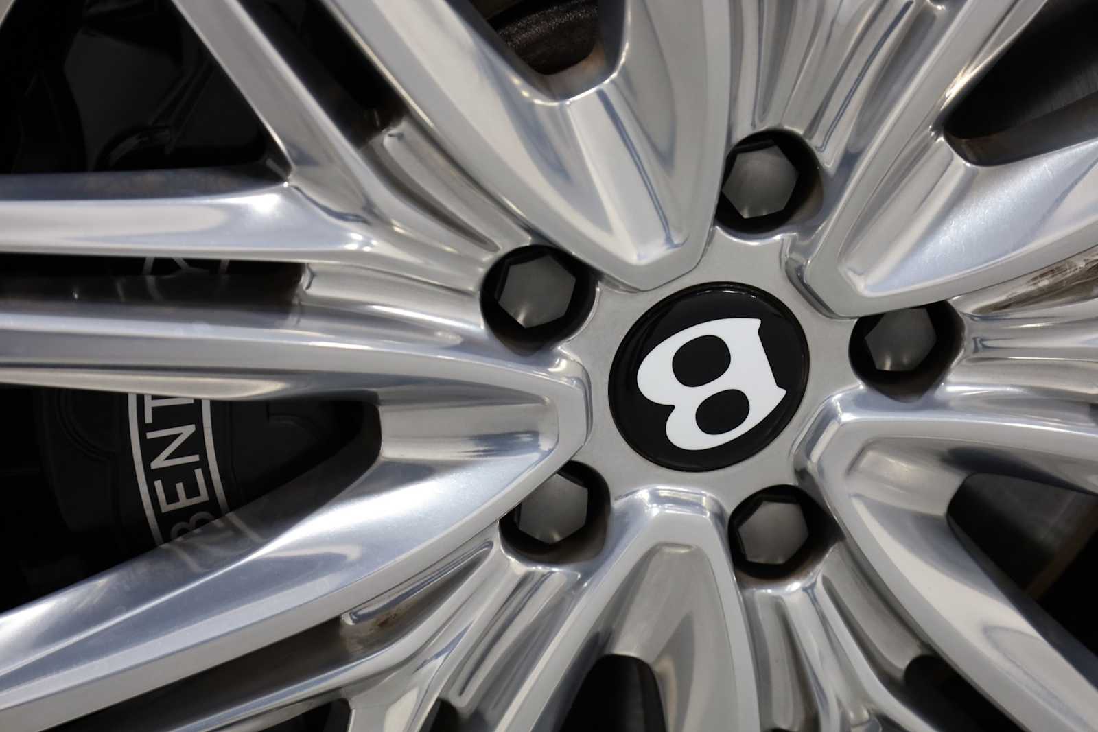 2021 Bentley Flying Spur V8 photo 16