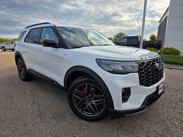 2025 Ford Explorer ST-Line photo 2