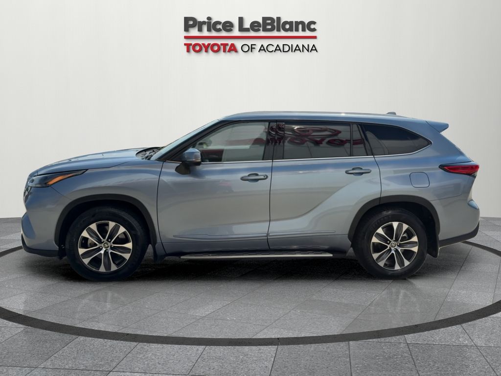 2022 Toyota Highlander XLE photo 4