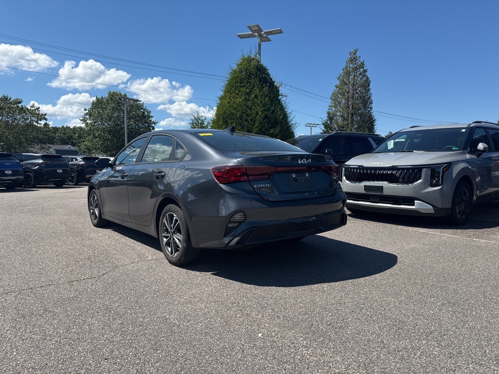 2023 Kia Forte LXS photo 3
