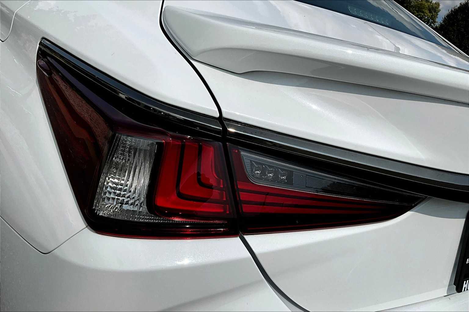 2022 Lexus ES F SPORT Handling photo 27