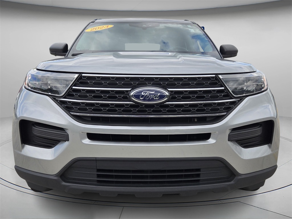 2023 Ford Explorer XLT photo 3