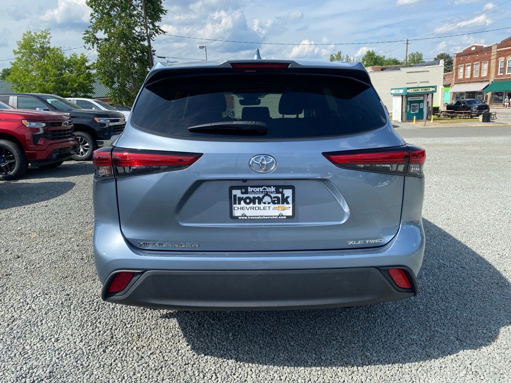2021 Toyota Highlander XLE photo 4