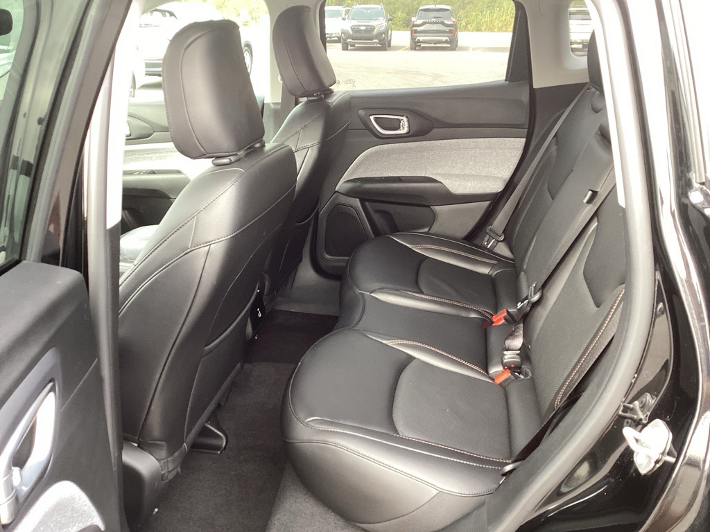 2022 Jeep Compass Latitude Lux photo 16