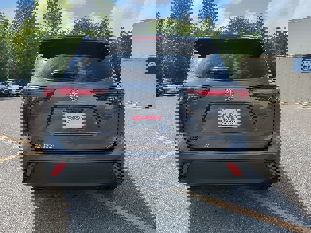 2025 Toyota Highlander XLE photo 4