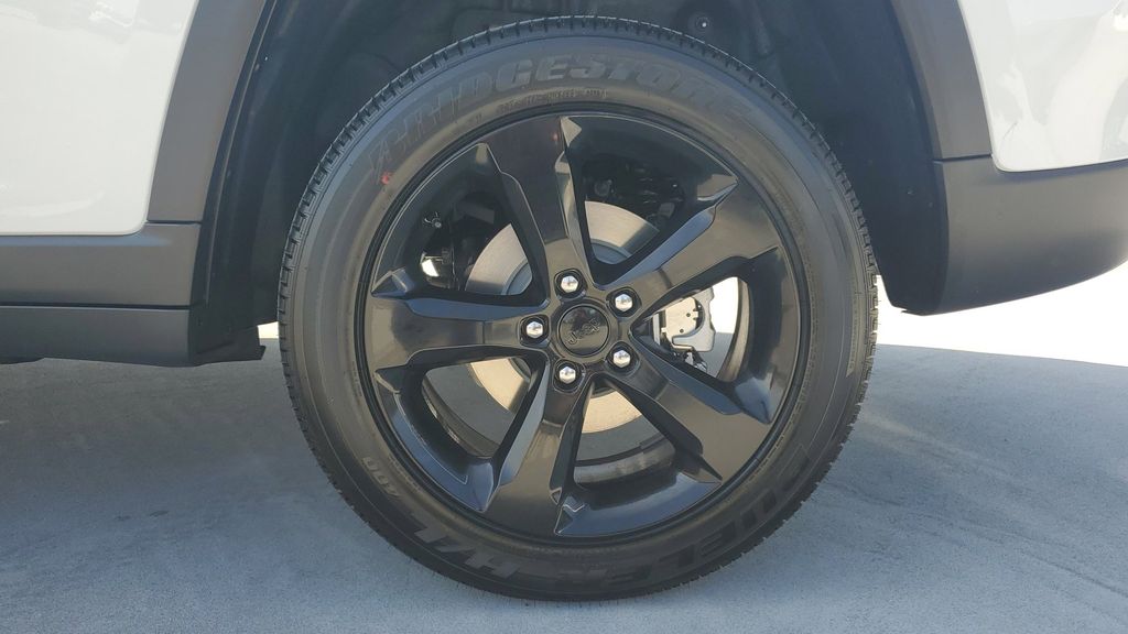 2025 Jeep Grand Cherokee Altitude X photo 4