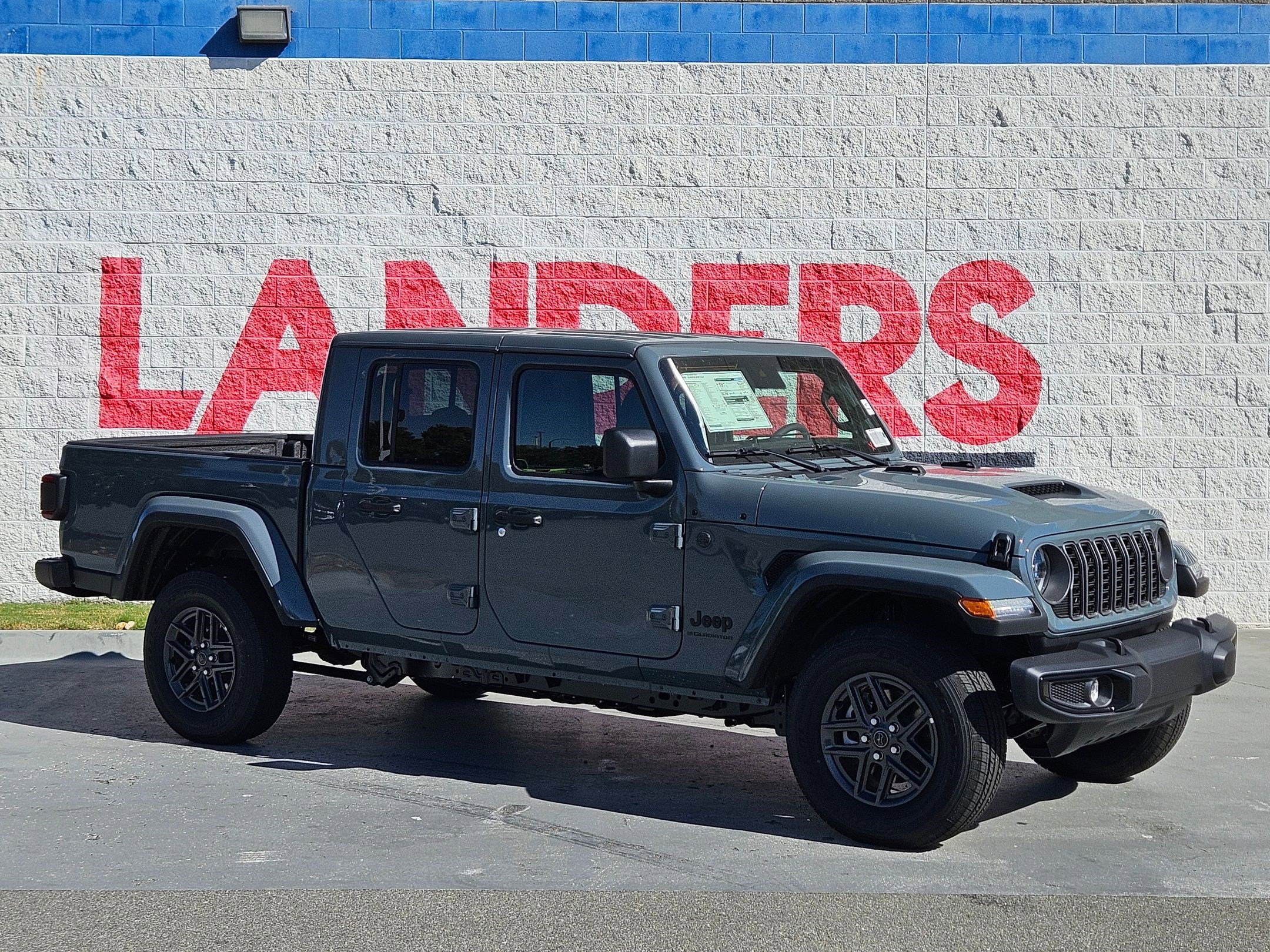 2025 Jeep Gladiator Sport S's photo