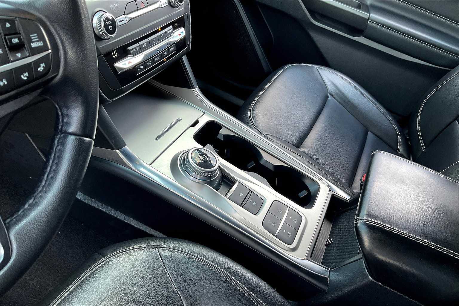 2020 Ford Explorer XLT photo 14