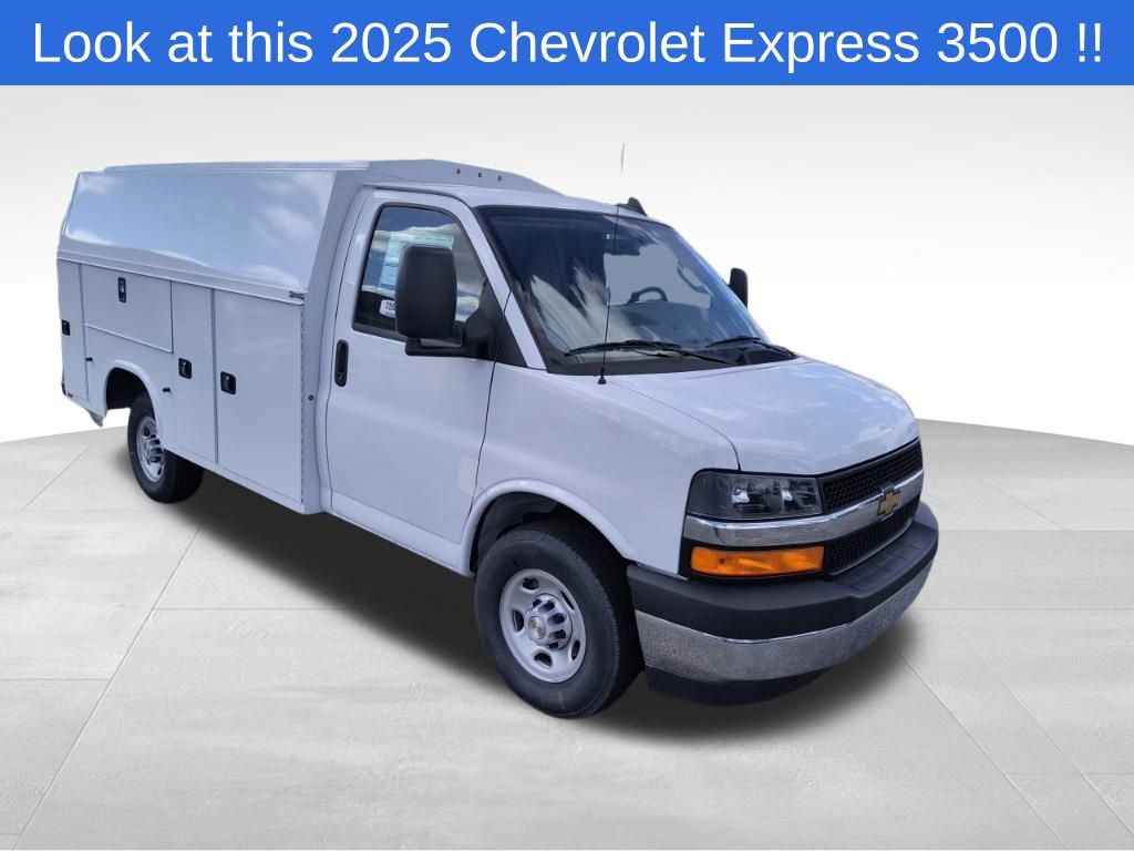 2025 Chevrolet Express Cutaway Base's photo