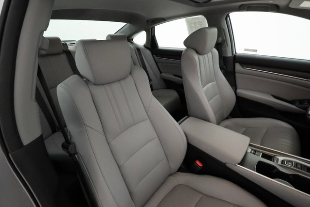 2018 Honda Accord Touring 2.0T photo 23