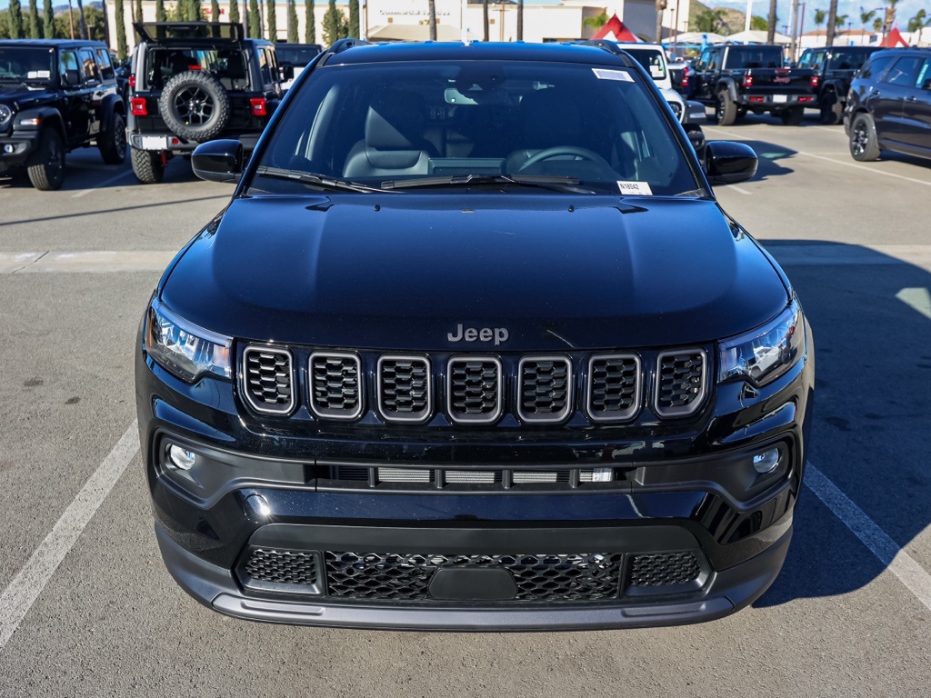 New 2026 Diamond Black Crystal Pearl-Coat Exterior Paint Jeep Latitude image 7